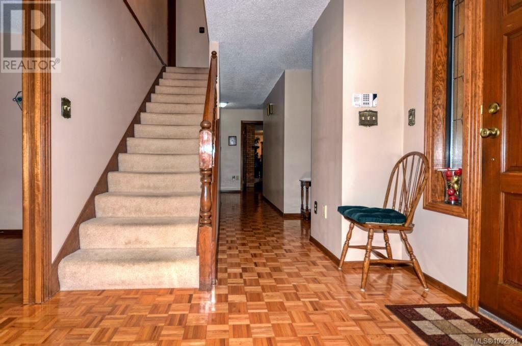  2554 Bukin Drive East, Highlands