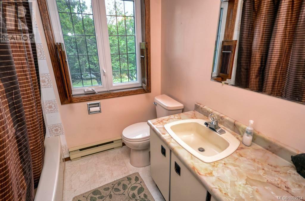 2554 Bukin Drive East, Highlands