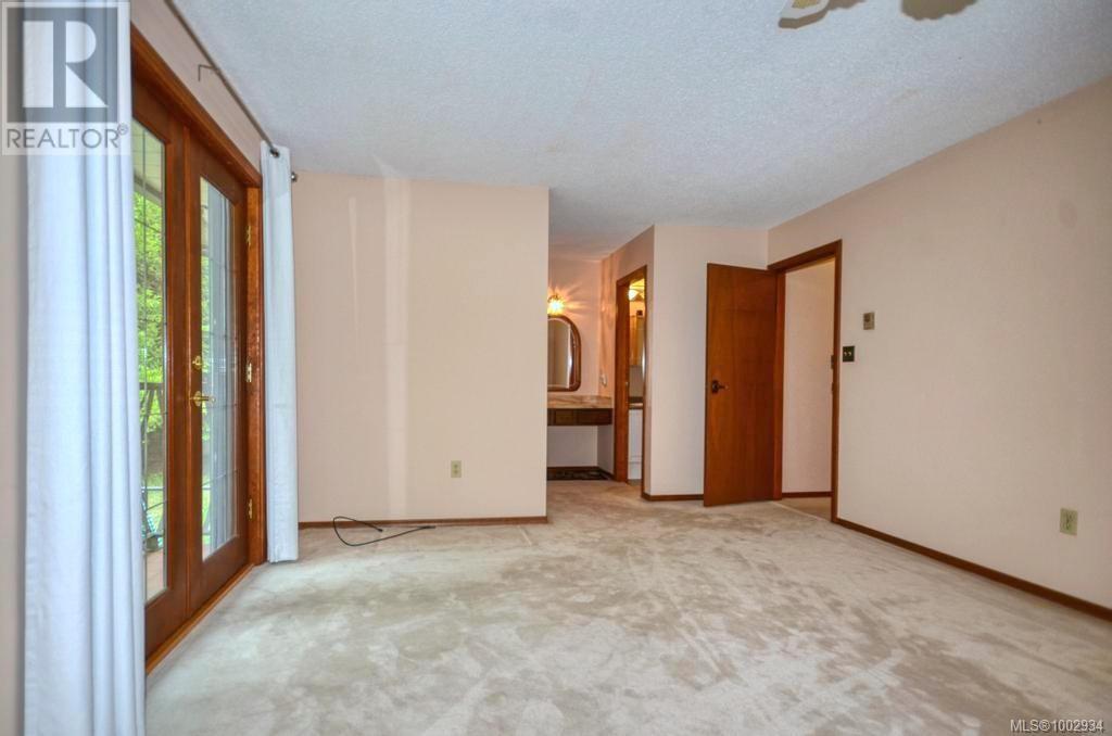  2554 Bukin Drive East, Highlands