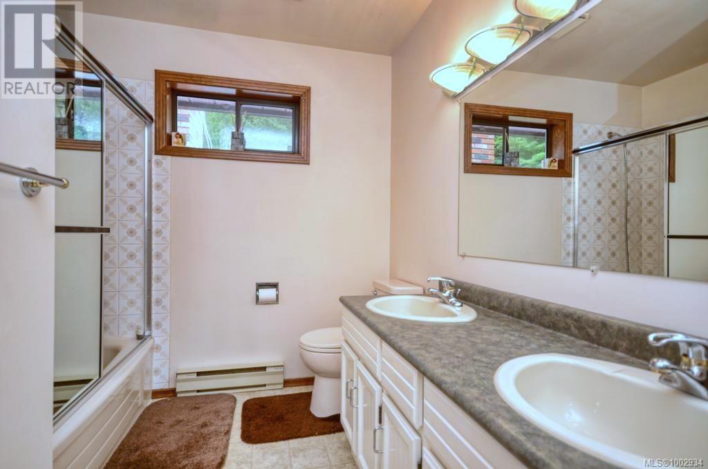  2554 Bukin Drive East, Highlands