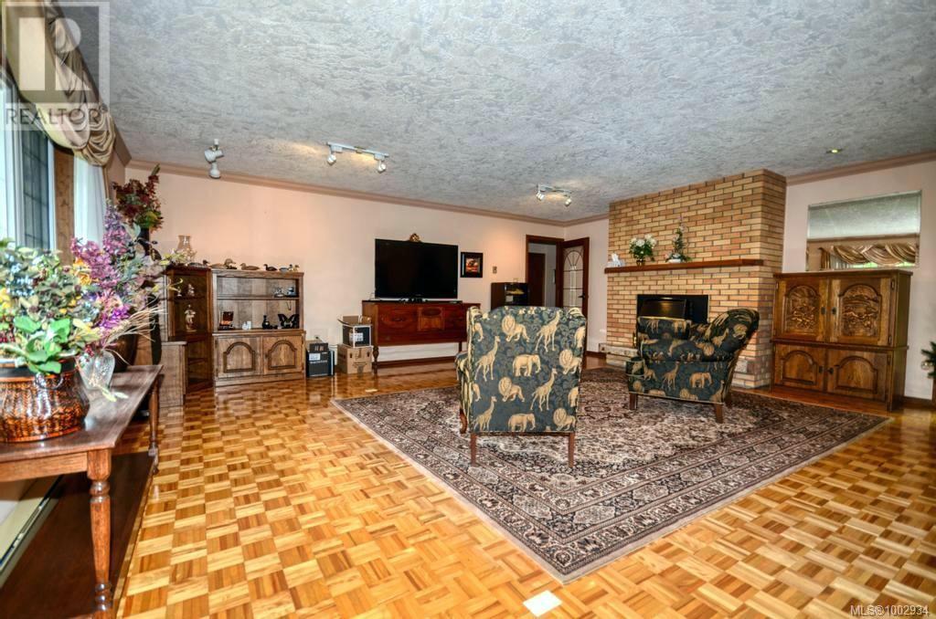  2554 Bukin Drive East, Highlands