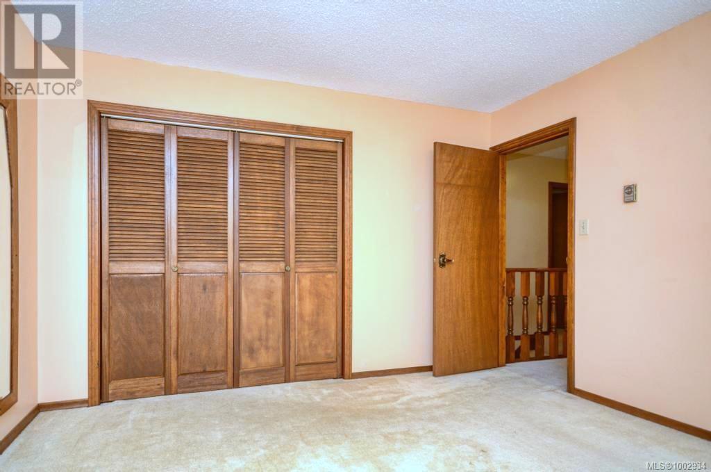  2554 Bukin Drive East, Highlands