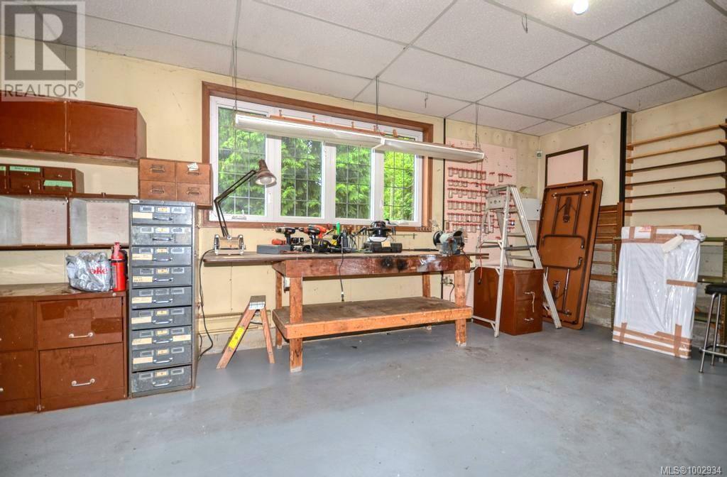  2554 Bukin Drive East, Highlands