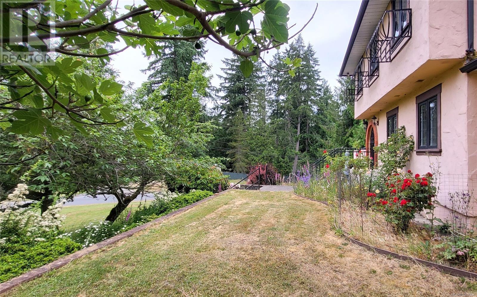  2554 Bukin Drive East, Highlands