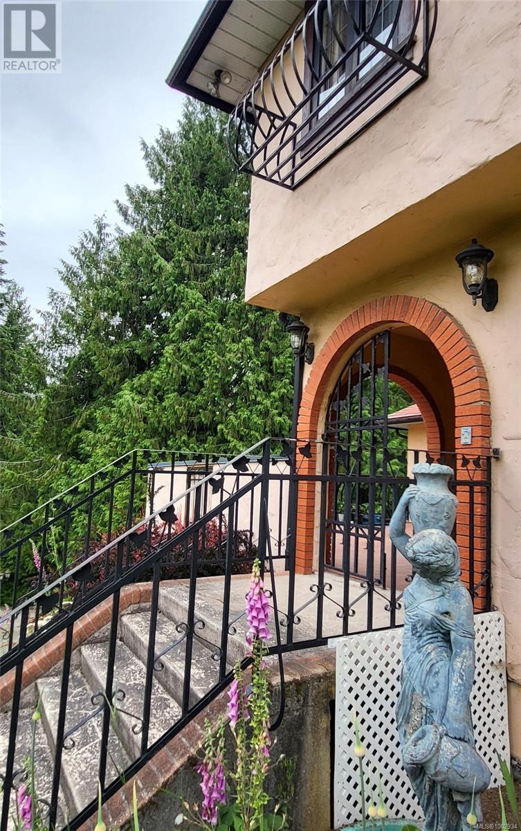  2554 Bukin Drive East, Highlands