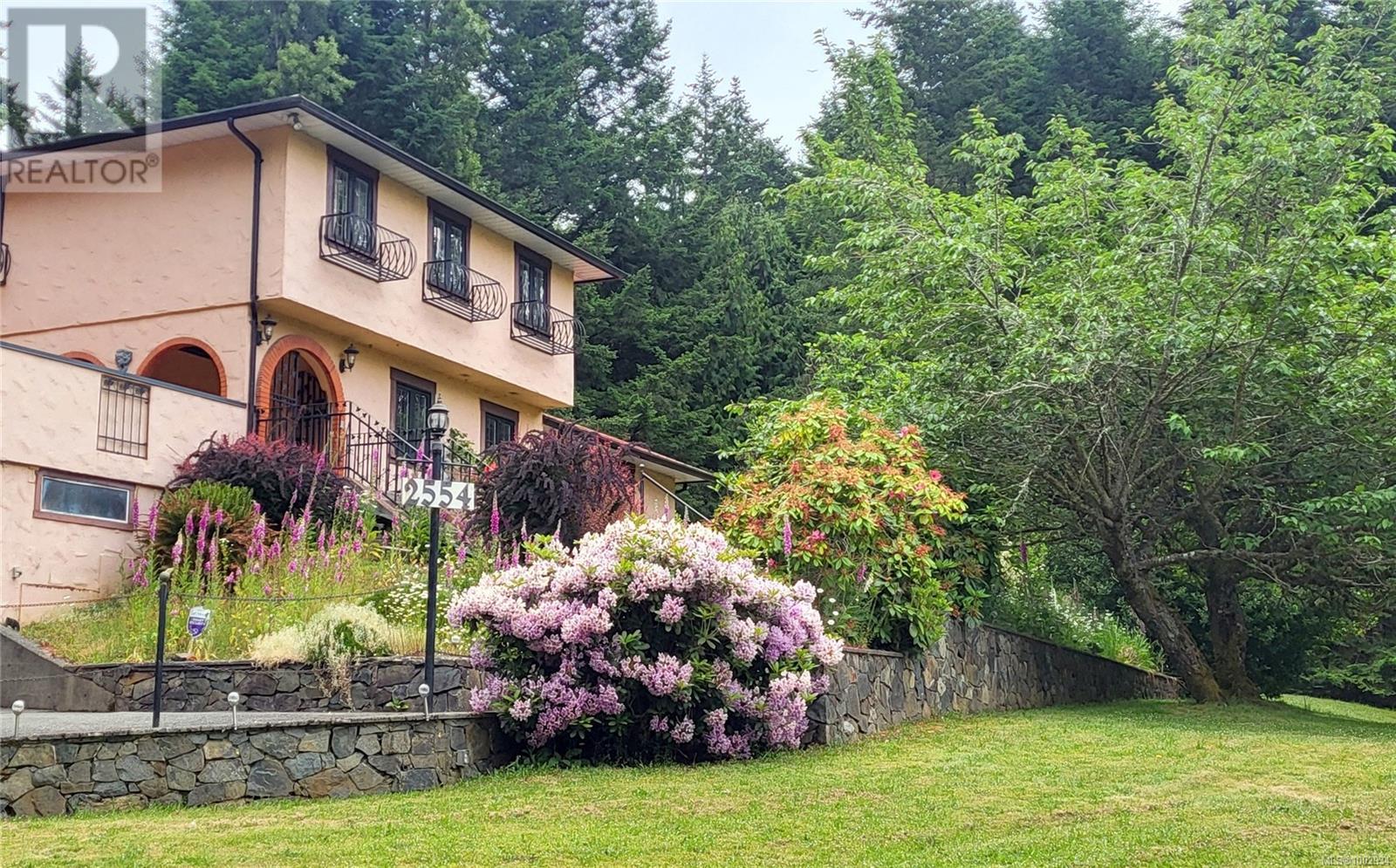  2554 Bukin Drive East, Highlands