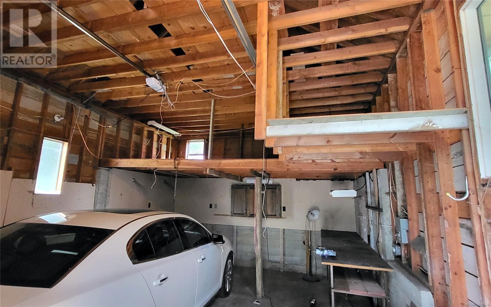  2554 Bukin Drive East, Highlands