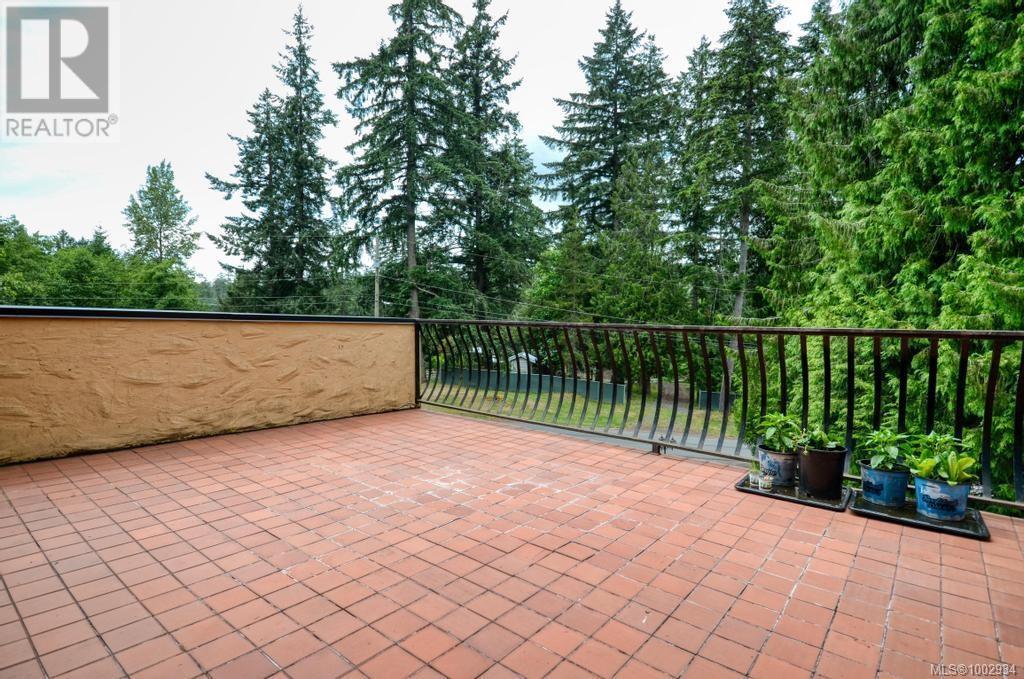  2554 Bukin Drive East, Highlands