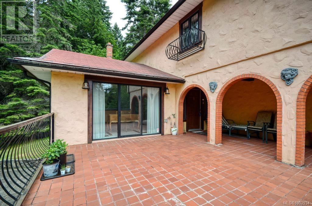  2554 Bukin Drive East, Highlands