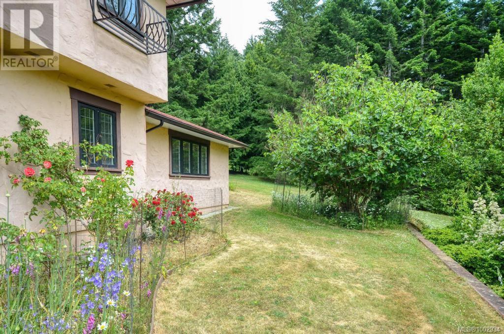  2554 Bukin Drive East, Highlands