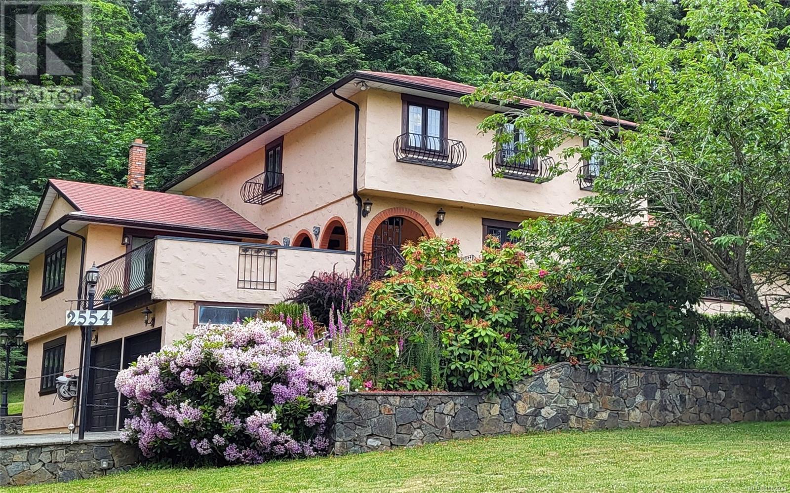  2554 Bukin Drive East, Highlands