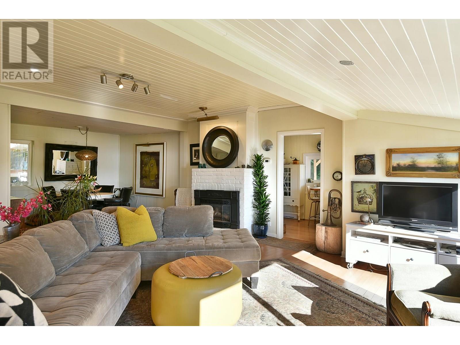586 BALS LANE, Gibsons