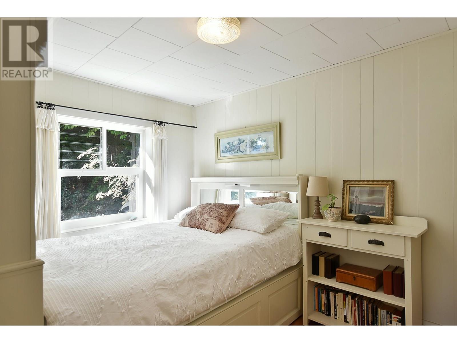586 BALS LANE, Gibsons