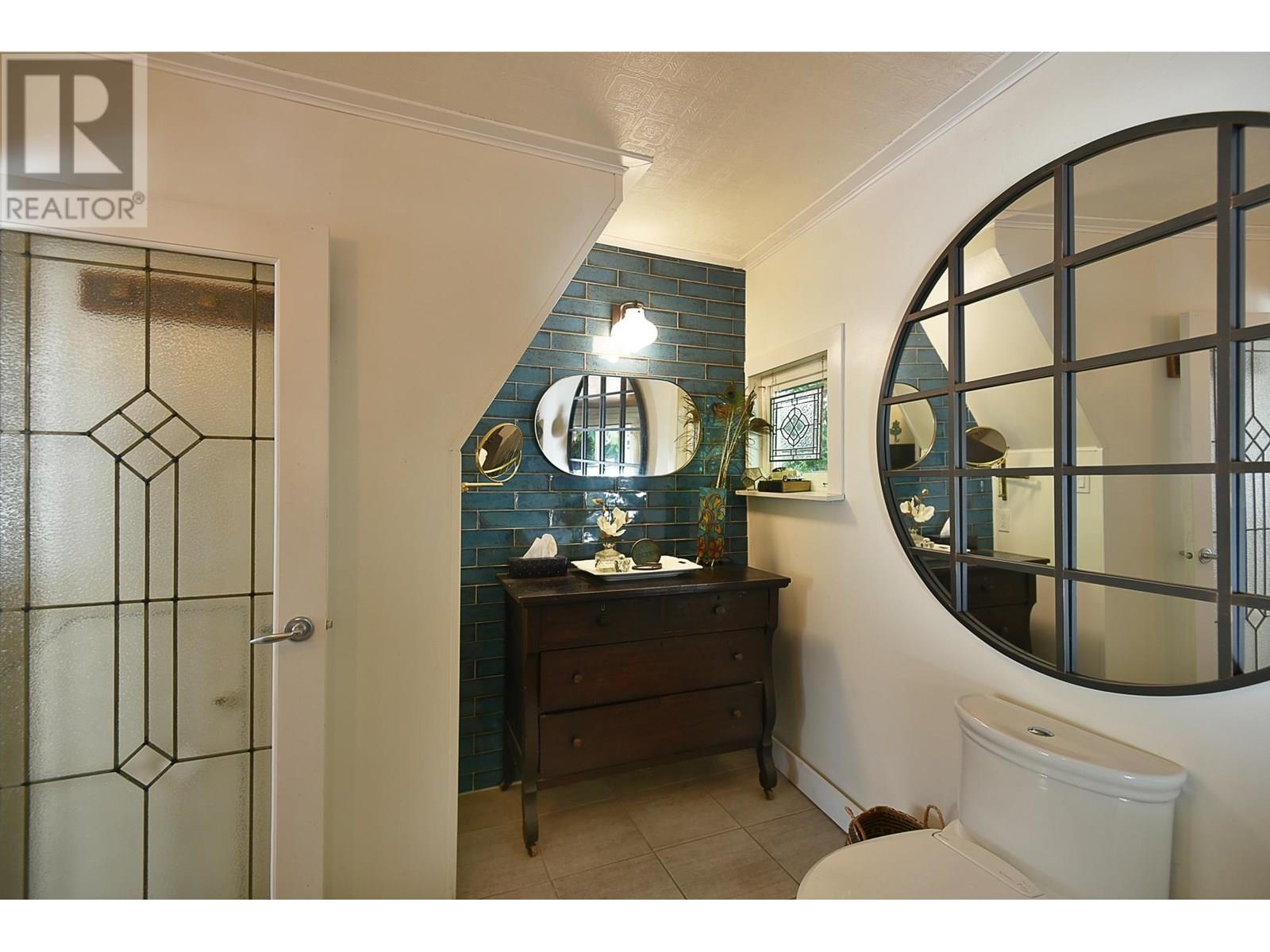 586 BALS LANE, Gibsons