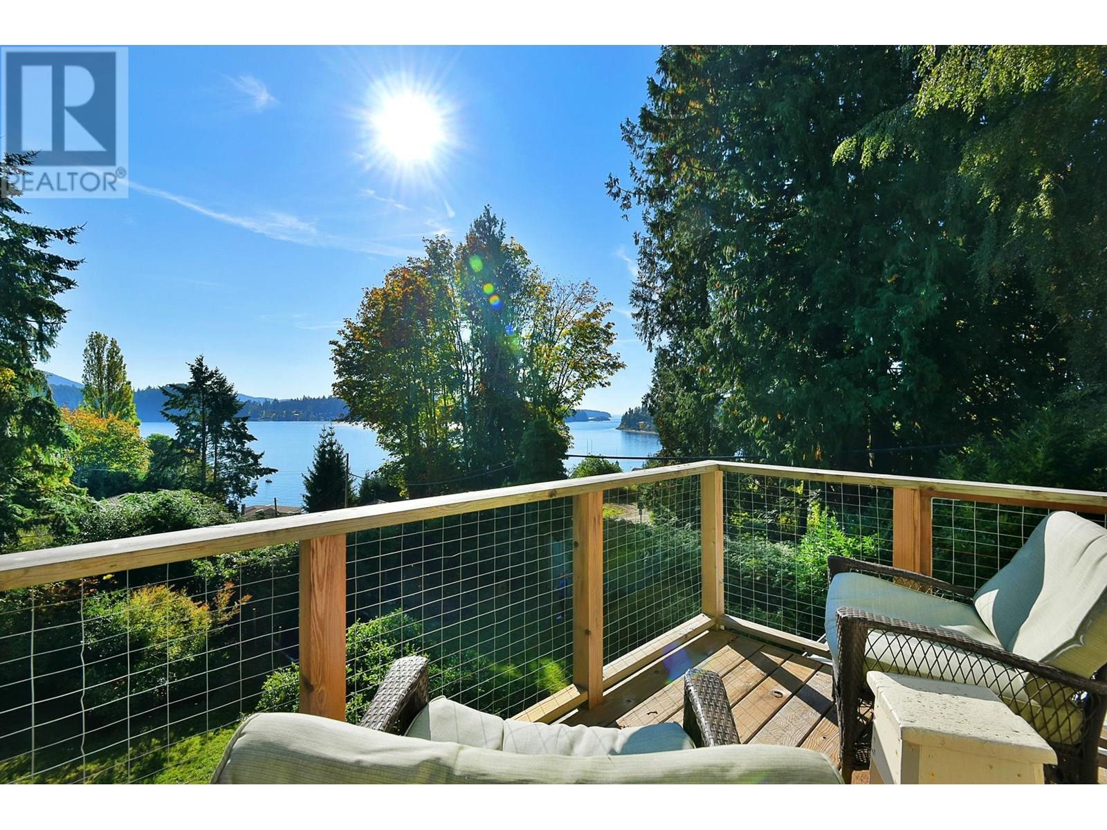 586 BALS LANE, Gibsons