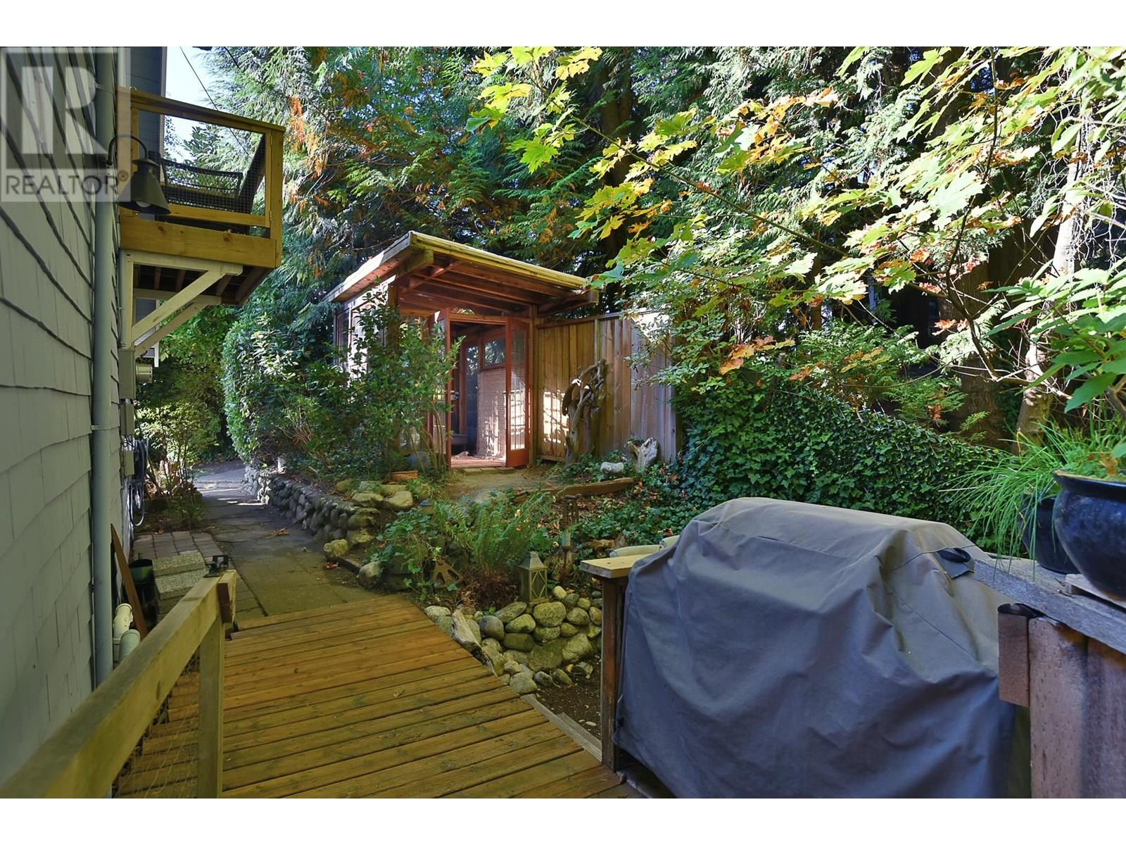 586 BALS LANE, Gibsons