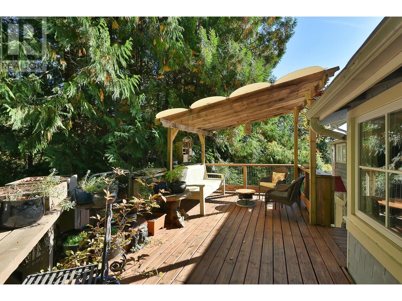 586 BALS LANE, Gibsons