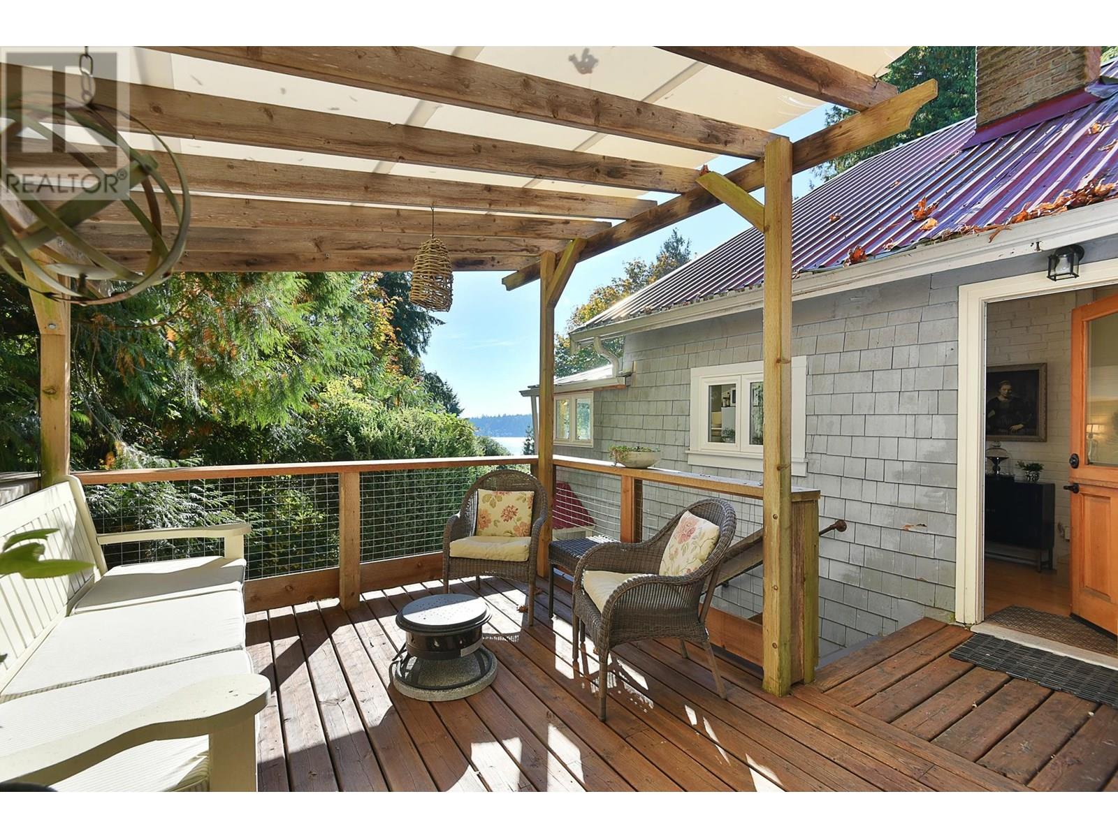 586 BALS LANE, Gibsons