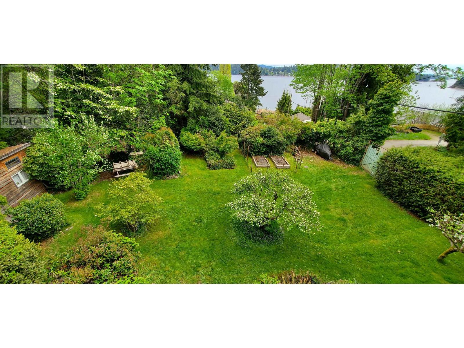 586 BALS LANE, Gibsons
