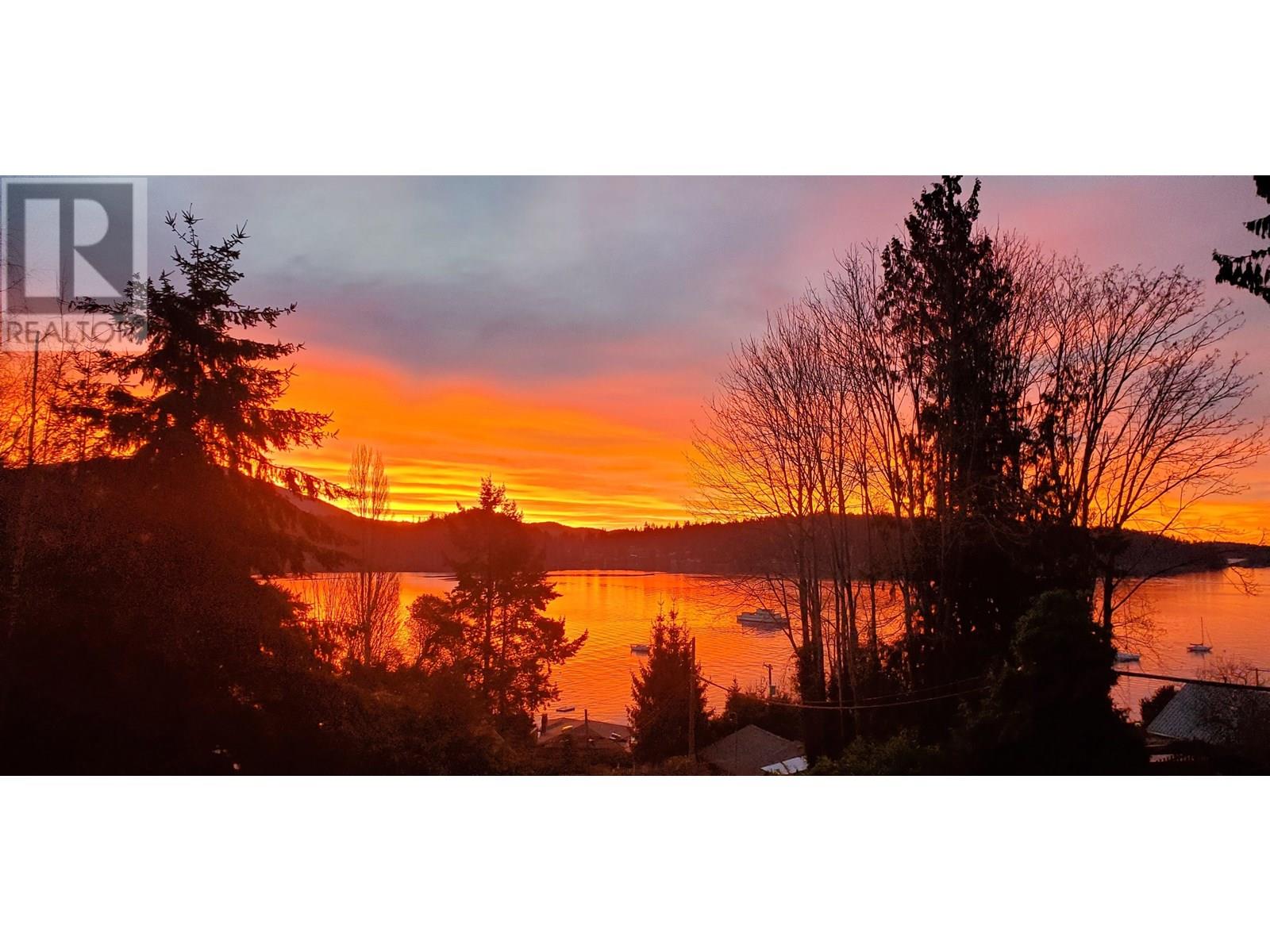 586 BALS LANE, Gibsons