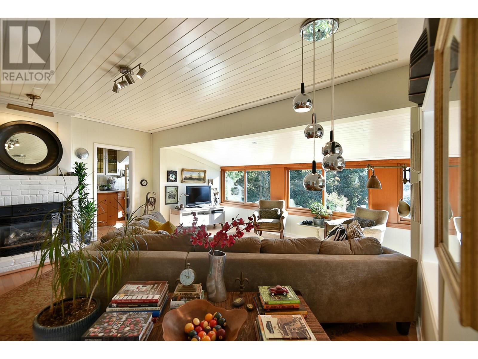 586 BALS LANE, Gibsons