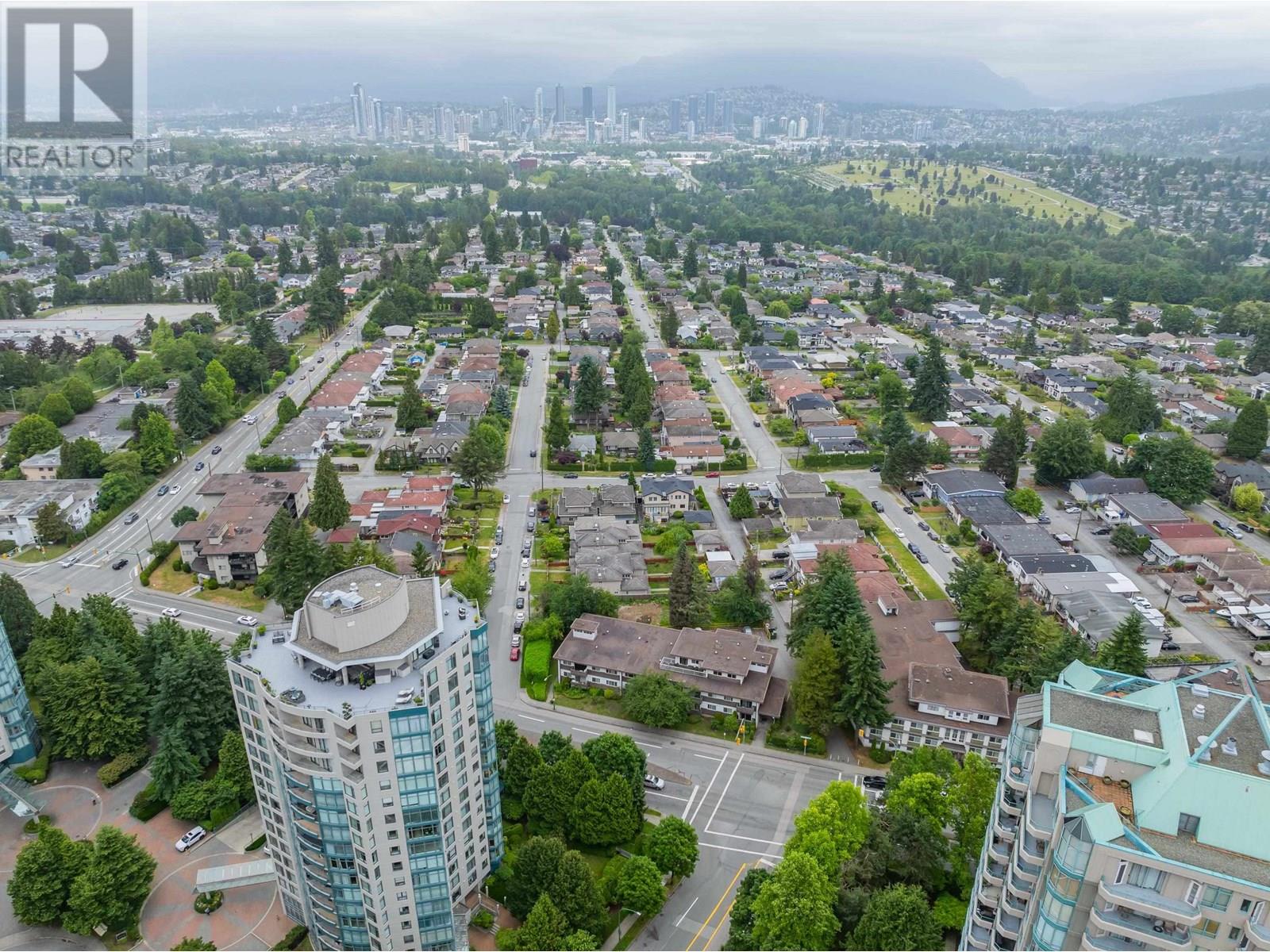 Photo 13 of 5864 Pioneer Avenue, Burnaby BC