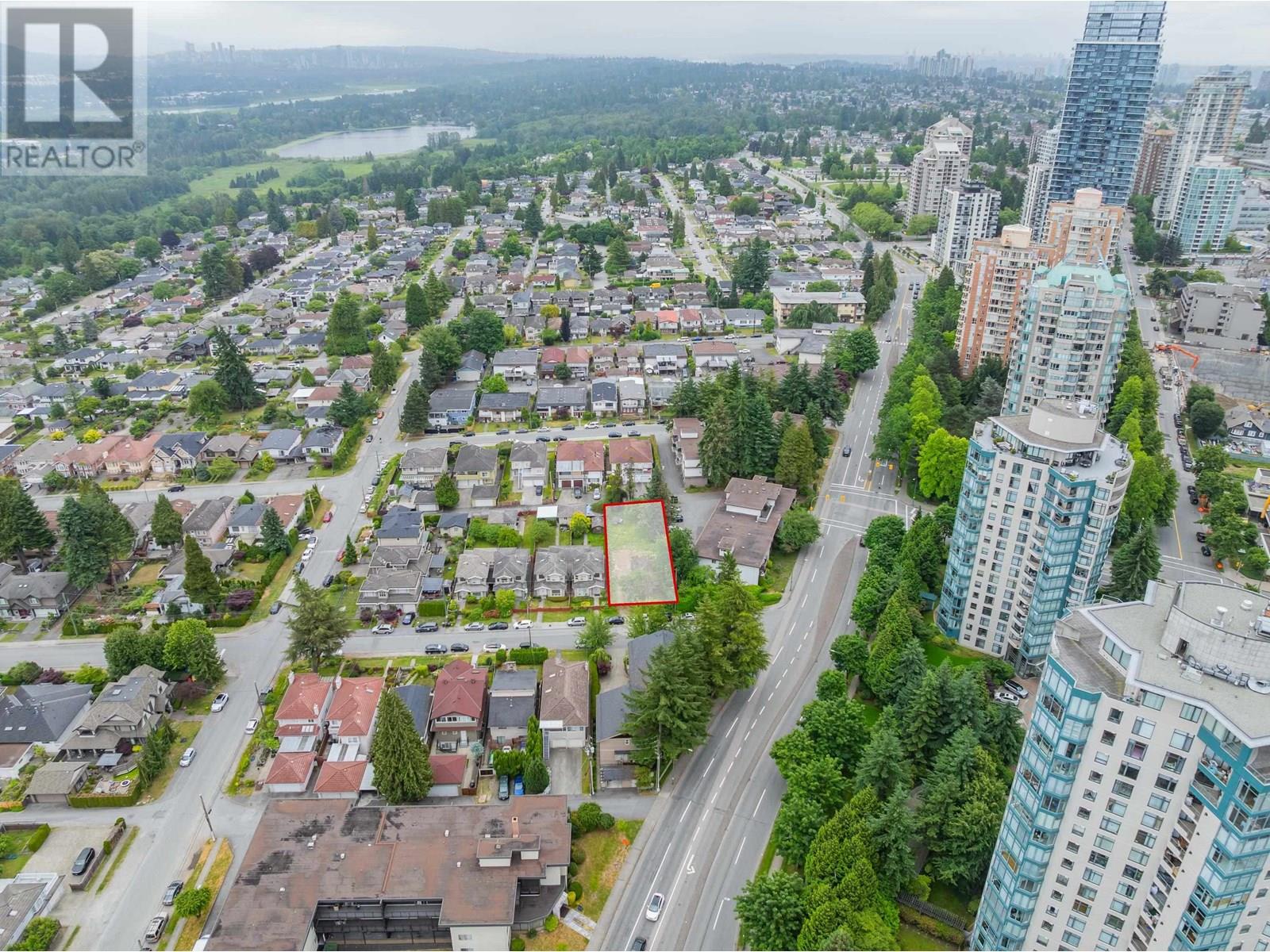 Photo 10 of 5864 Pioneer Avenue, Burnaby BC