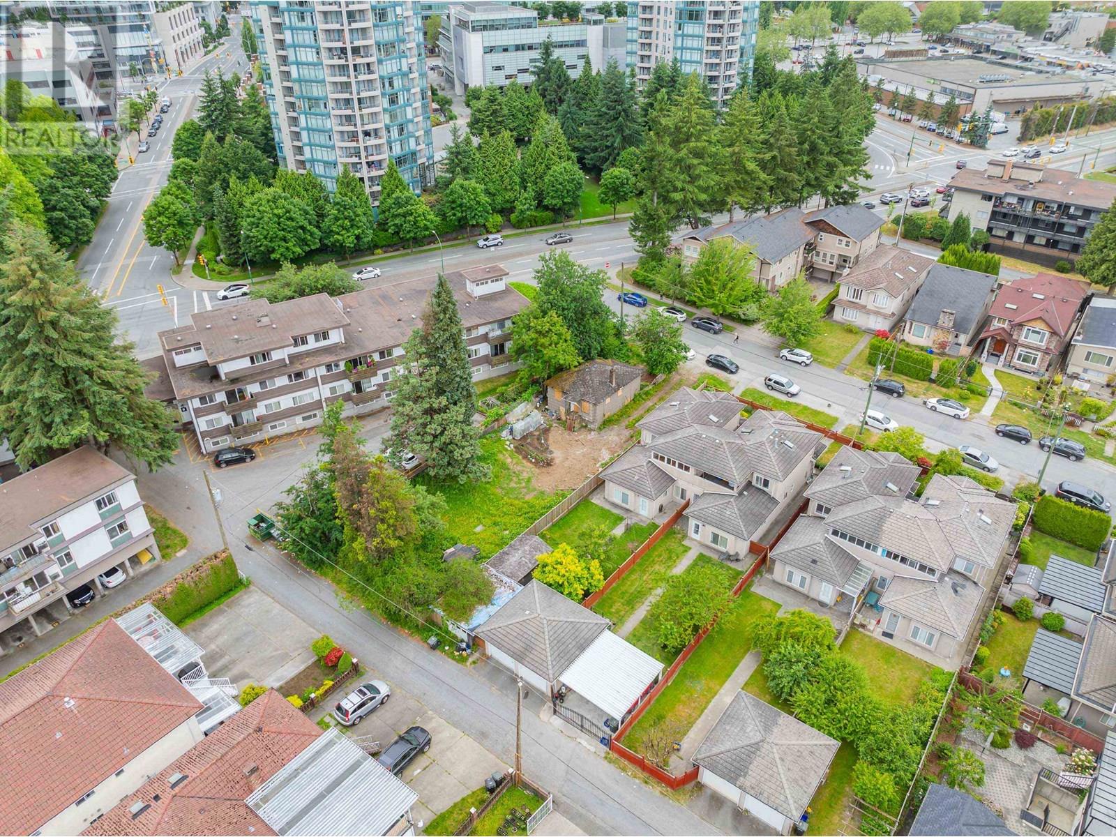 Photo 8 of 5864 Pioneer Avenue, Burnaby BC