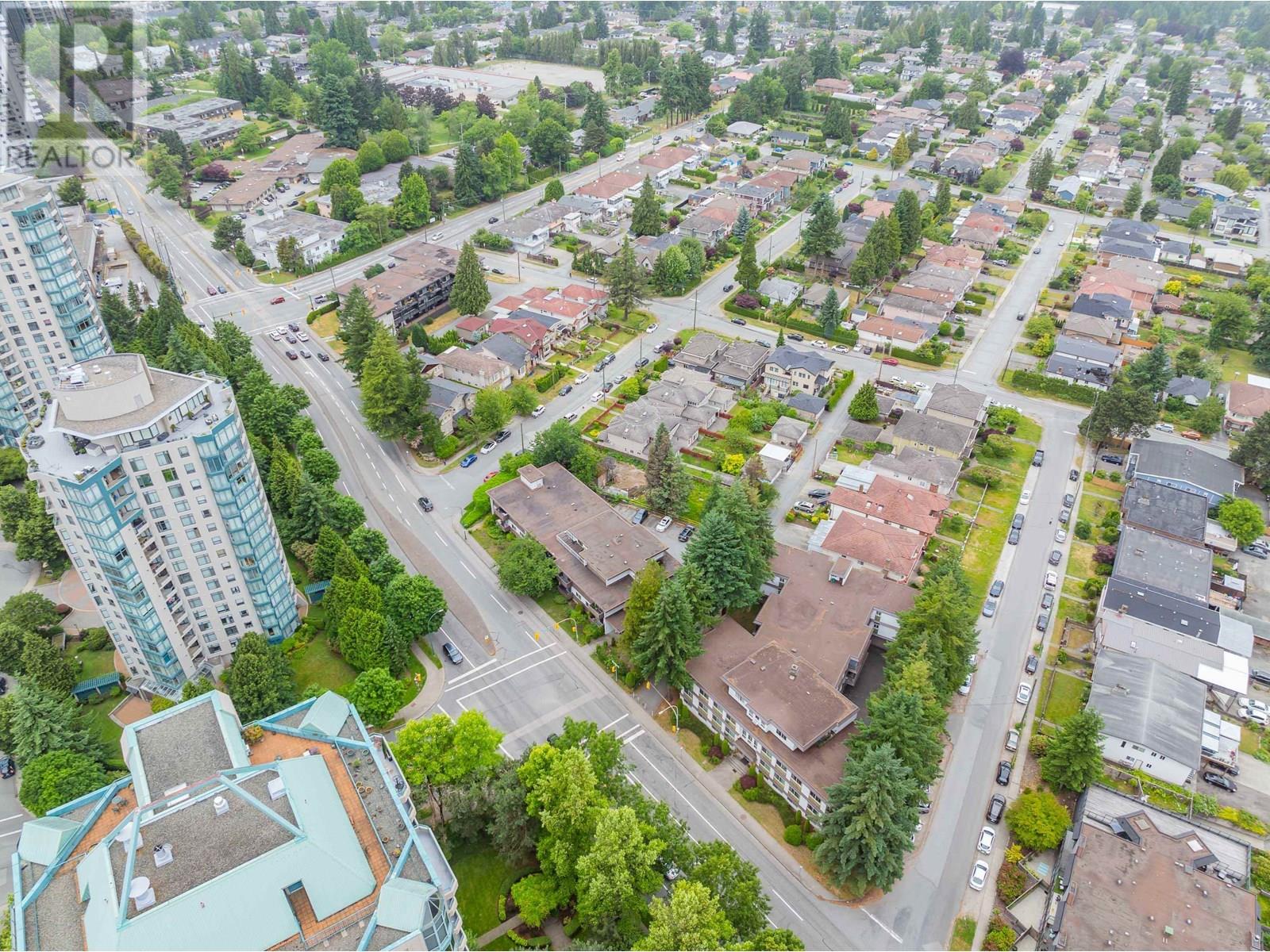 Photo 4 of 5864 Pioneer Avenue, Burnaby BC