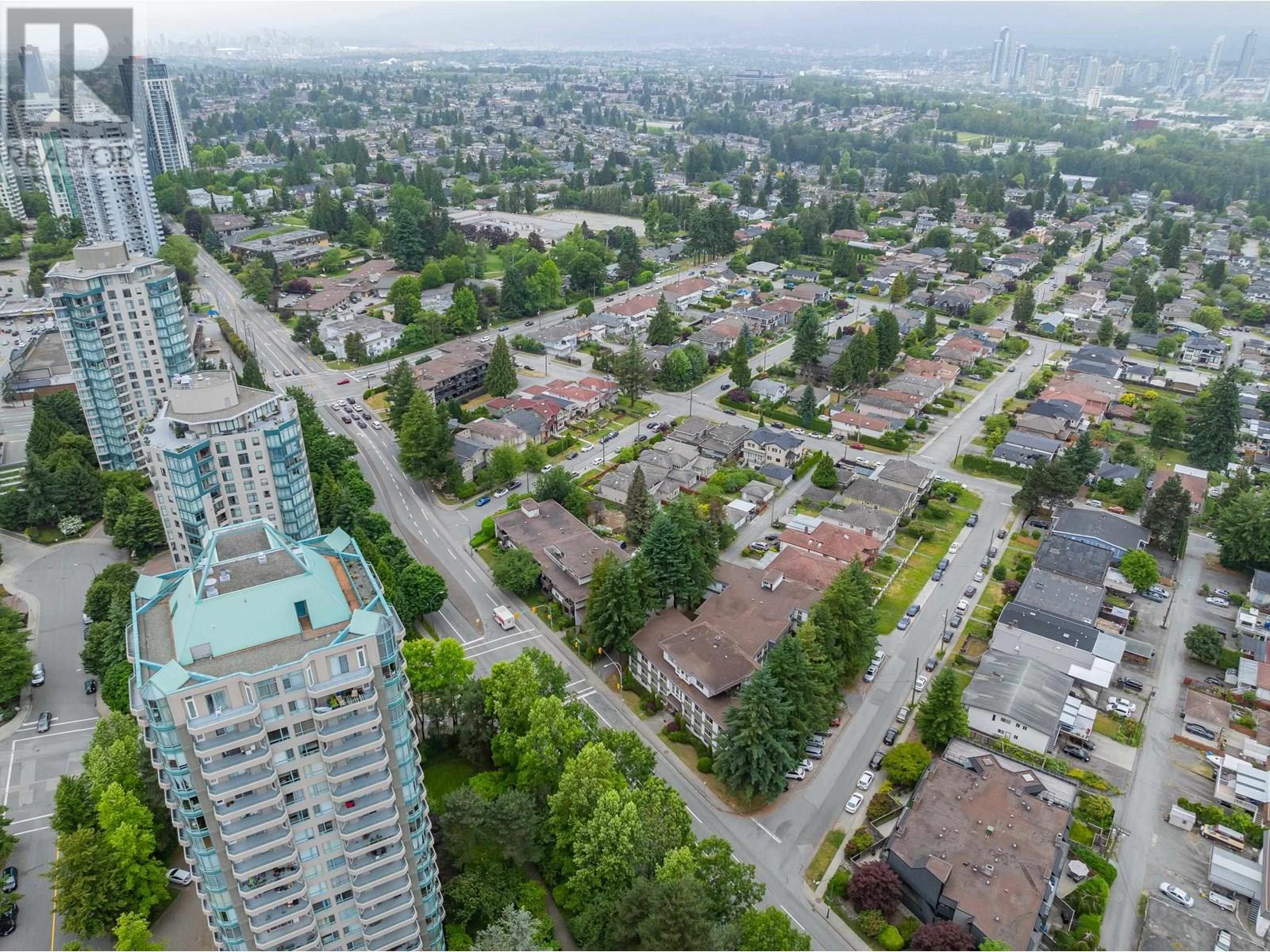 Photo 15 of 5864 Pioneer Avenue, Burnaby BC