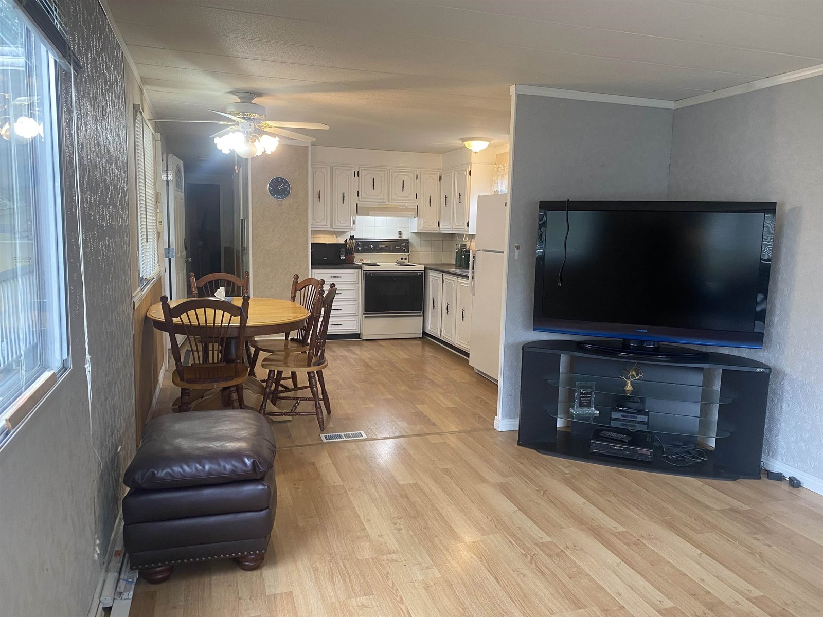 Photo 11 of 130 7790 King George Boulevard, Surrey BC