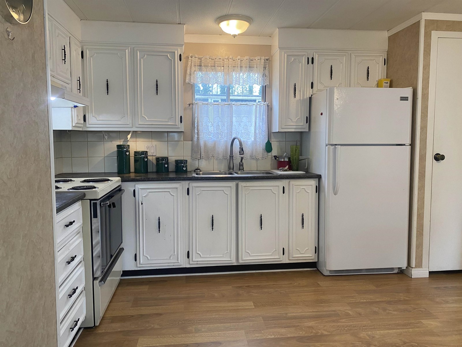 Photo 14 of 130 7790 King George Boulevard, Surrey BC