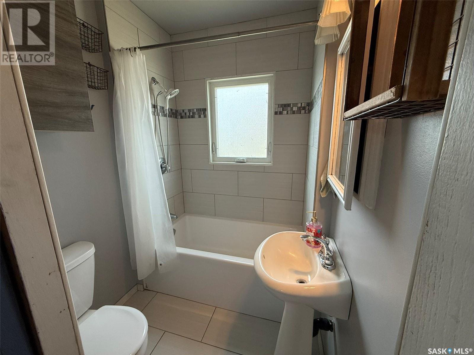 Photo 11 of 505 2nd Avenue, Odessa SK