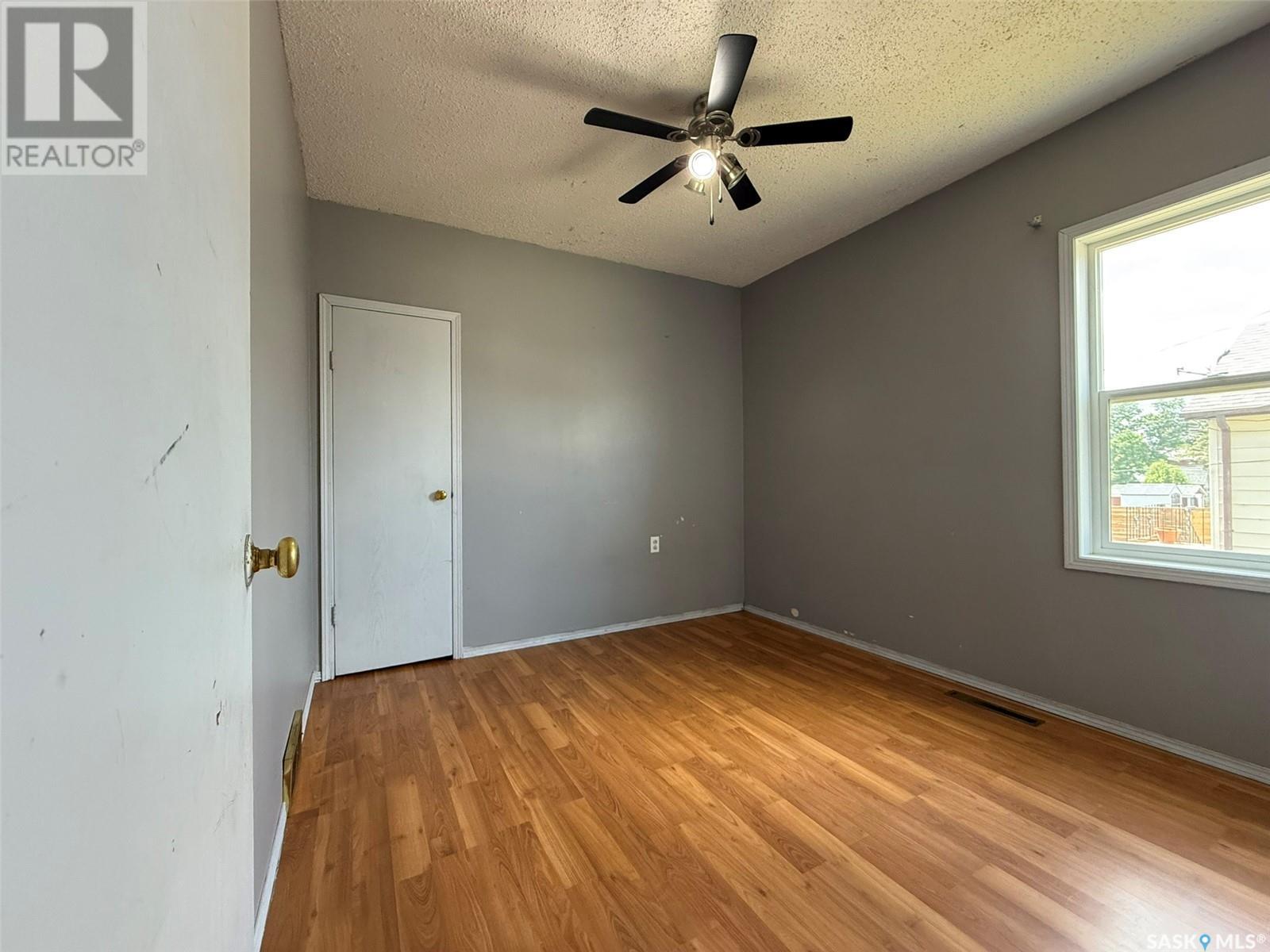 Photo 32 of 505 2nd Avenue, Odessa SK