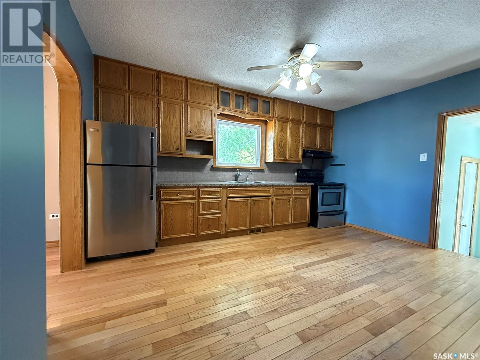 Photo 27 of 505 2nd Avenue, Odessa SK