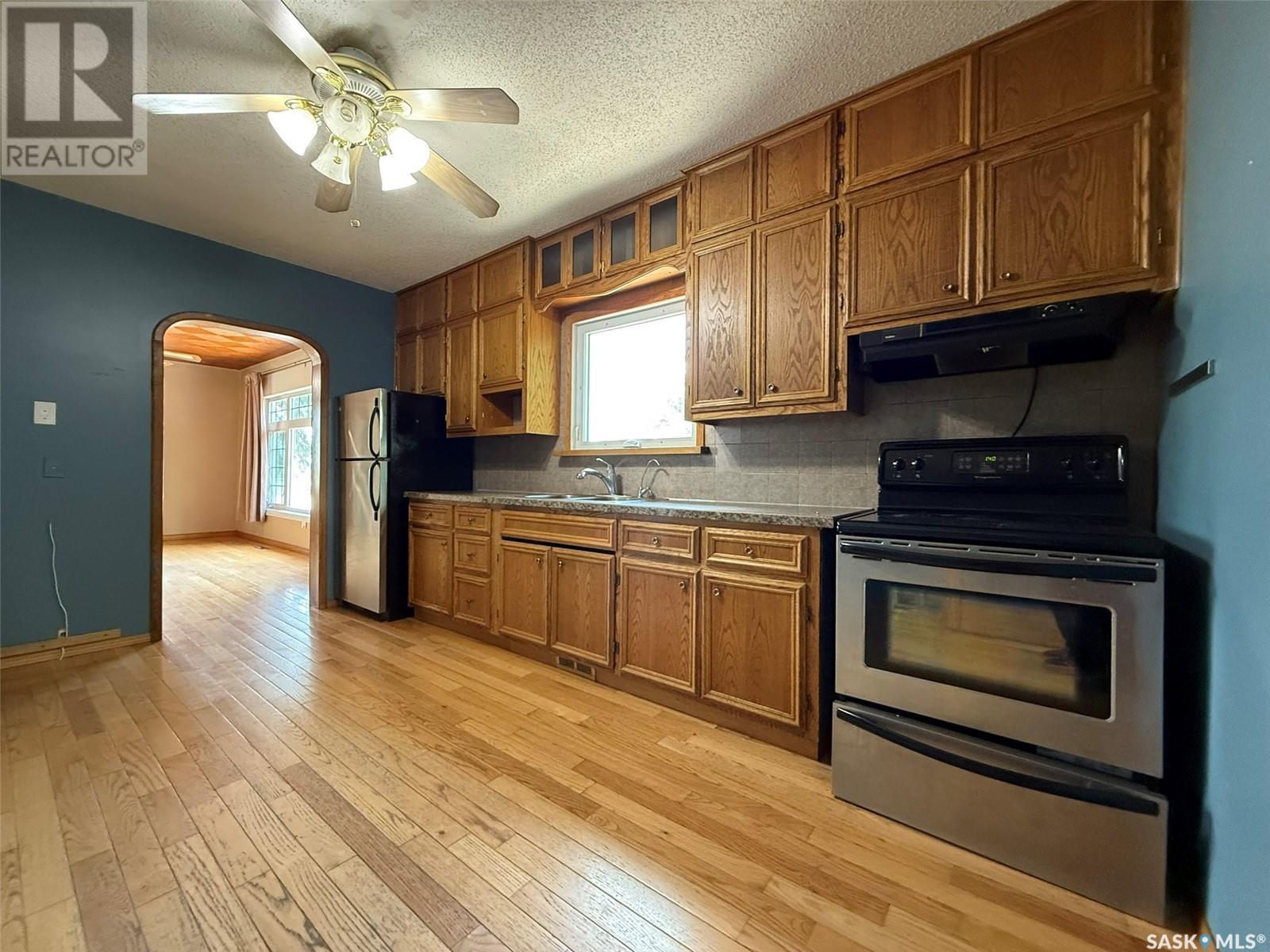 Photo 13 of 505 2nd Avenue, Odessa SK