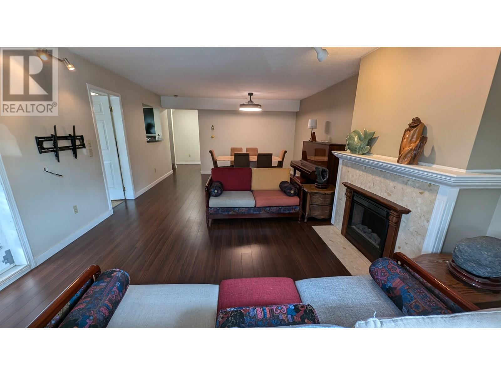 Photo 4 of 103 5700 Arcadia Road, Richmond BC