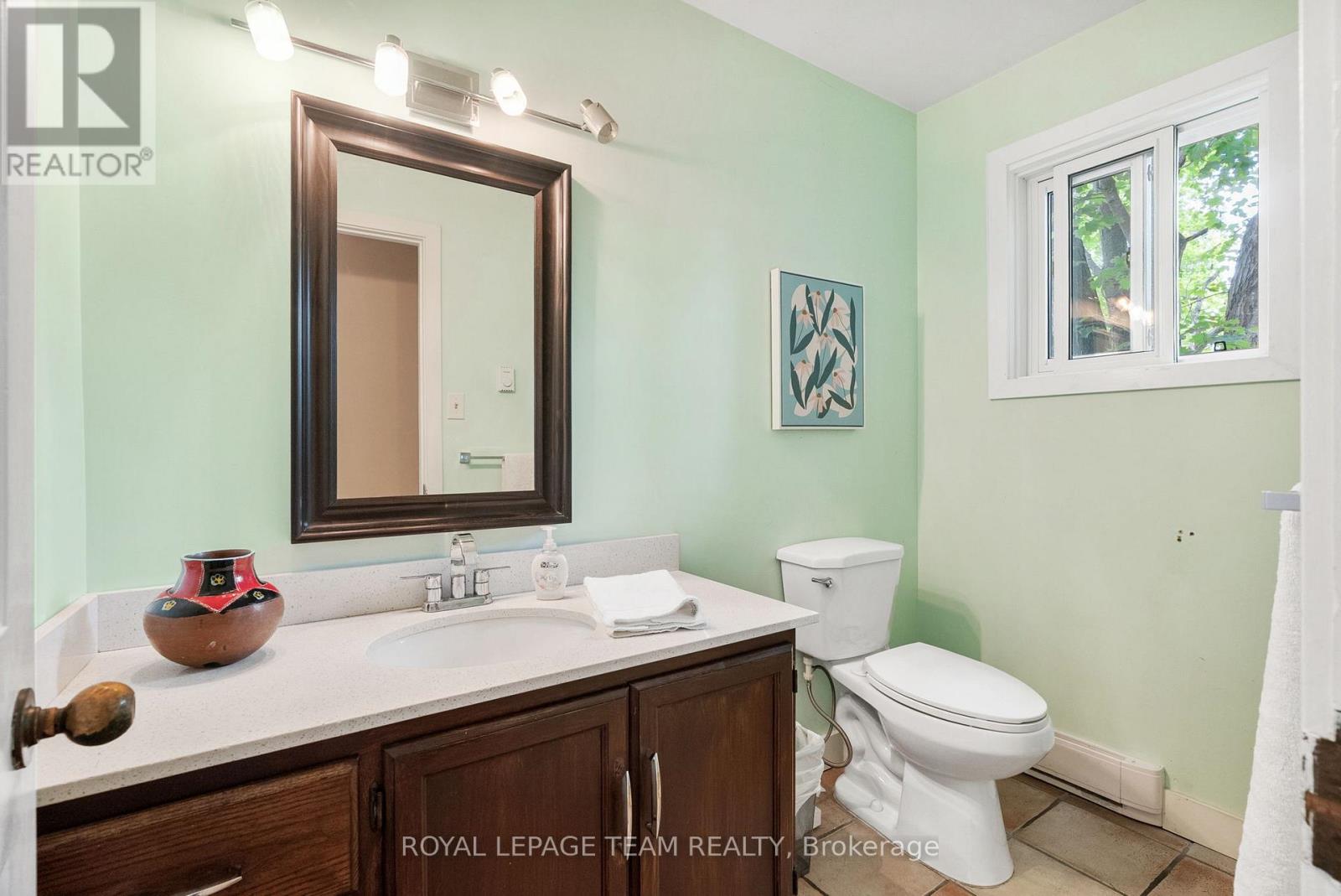 Photo 34 of 2553 Galetta Side Road, Ottawa ON