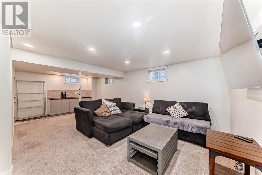 6947 silver springs Road NW, Calgary, Alberta