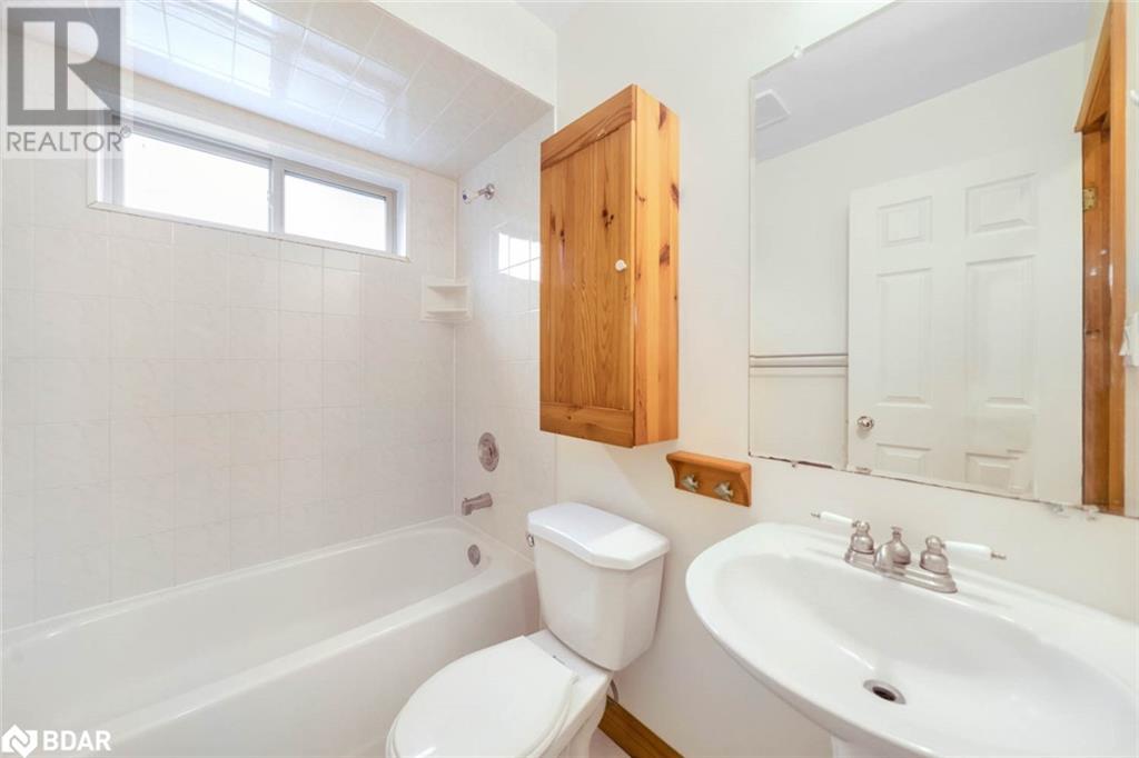 Photo 17 of 138 Tall Pines Drive, Tiny ON