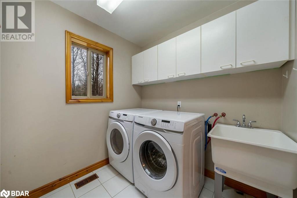 Photo 29 of 138 Tall Pines Drive, Tiny ON