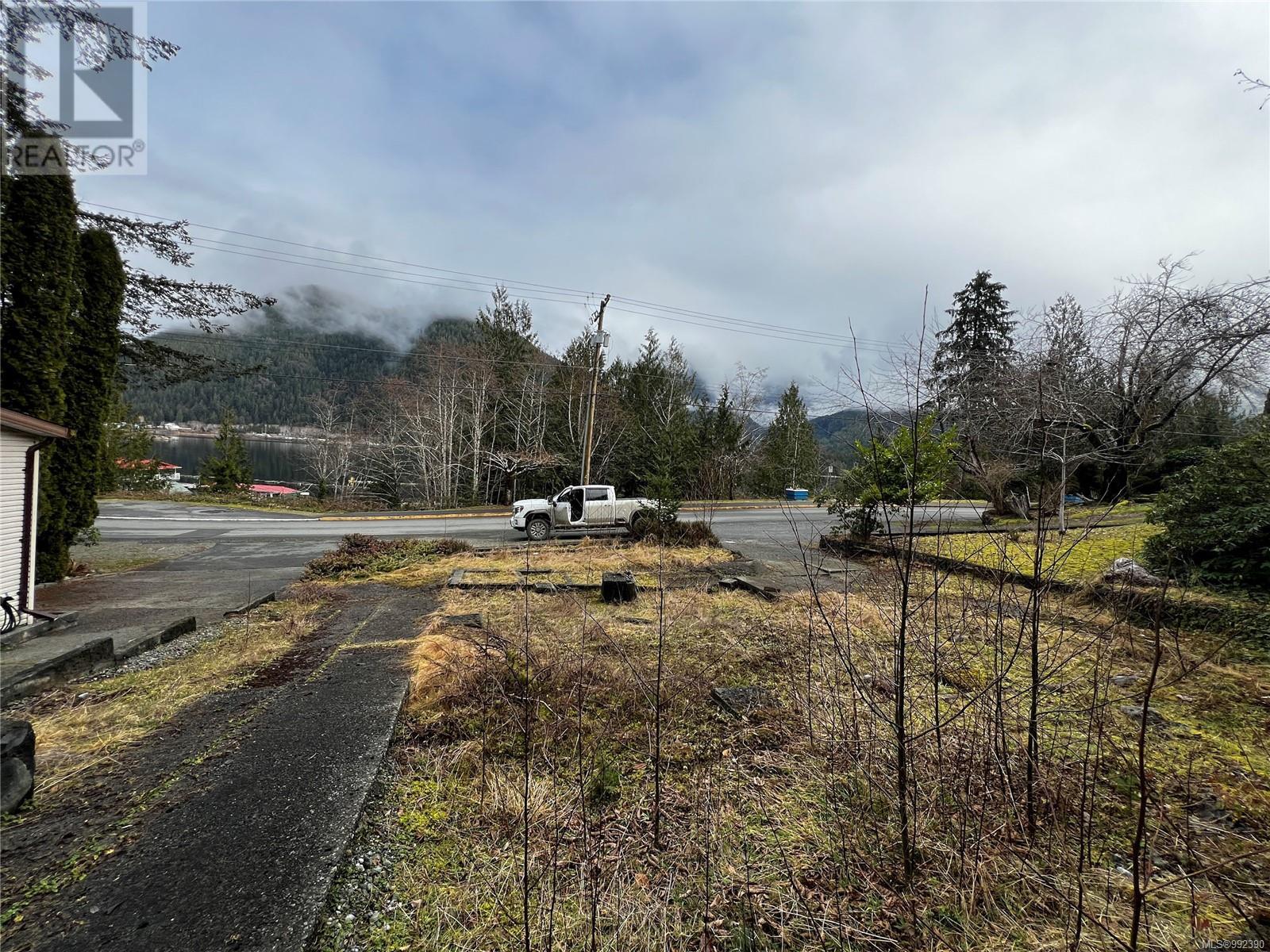 854 Maquinna Dr S, Tahsis