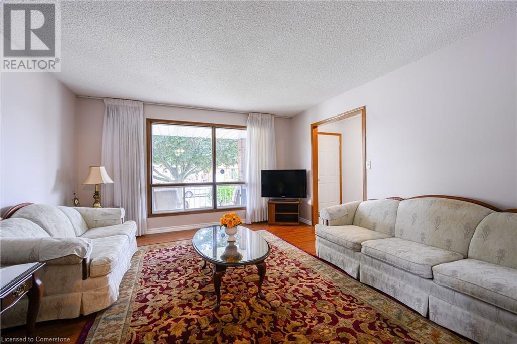 Photo 9 of 24 Pheasant Place, Hamilton ON