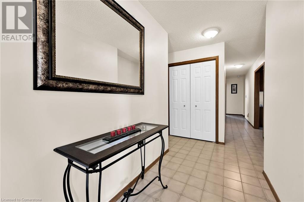 Photo 35 of 24 Pheasant Place, Hamilton ON