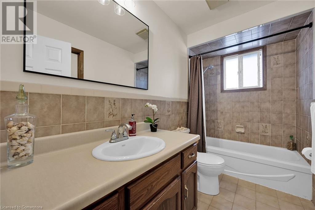 Photo 16 of 24 Pheasant Place, Hamilton ON