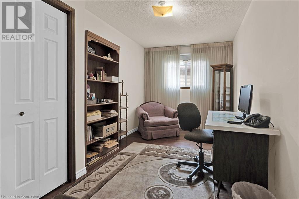Photo 18 of 24 Pheasant Place, Hamilton ON