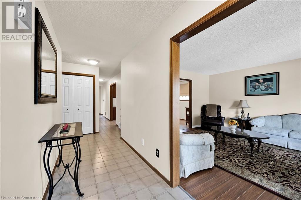 Photo 6 of 24 Pheasant Place, Hamilton ON
