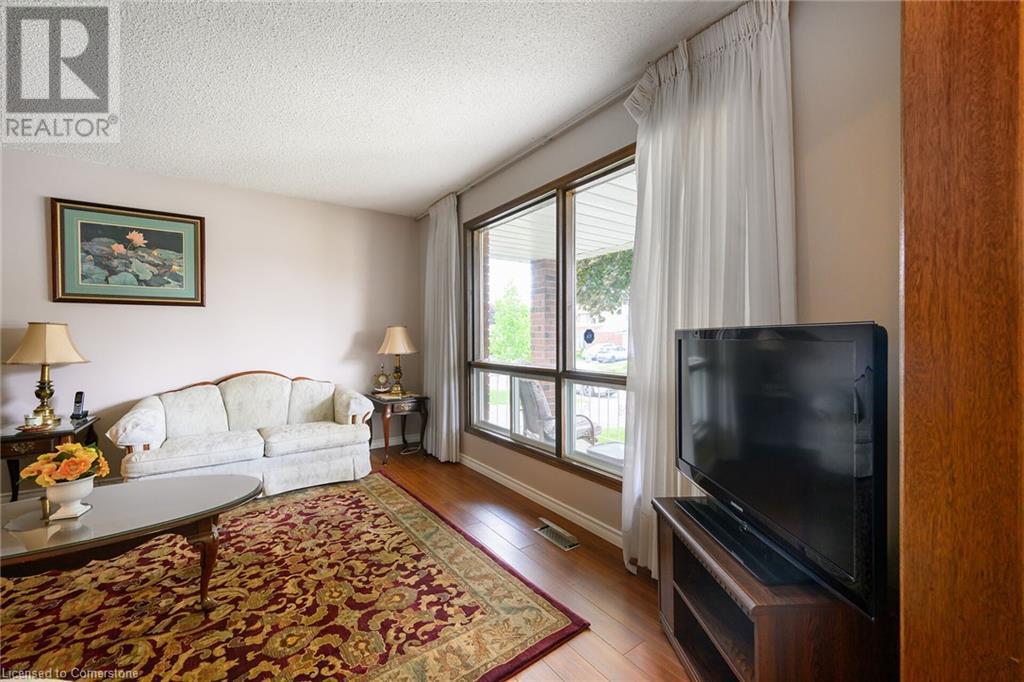Photo 8 of 24 Pheasant Place, Hamilton ON