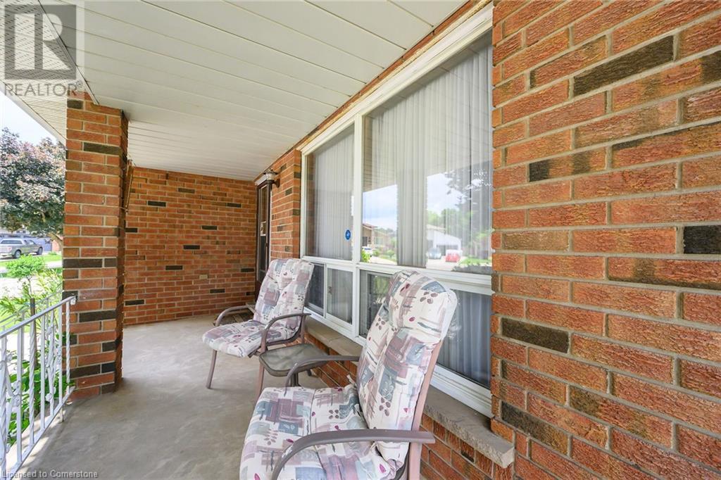 Photo 5 of 24 Pheasant Place, Hamilton ON