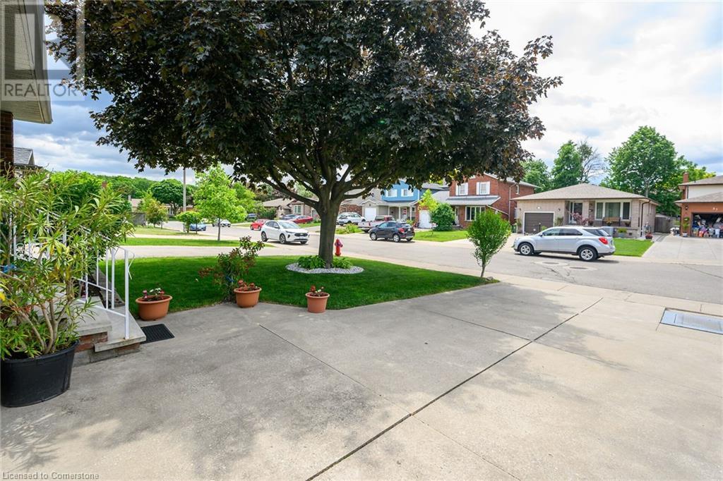 Photo 45 of 24 Pheasant Place, Hamilton ON